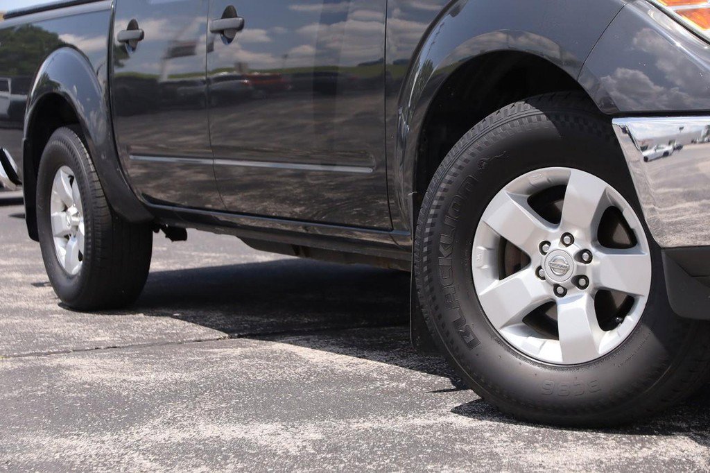 Used 2011 Nissan Frontier SV RWD image 3