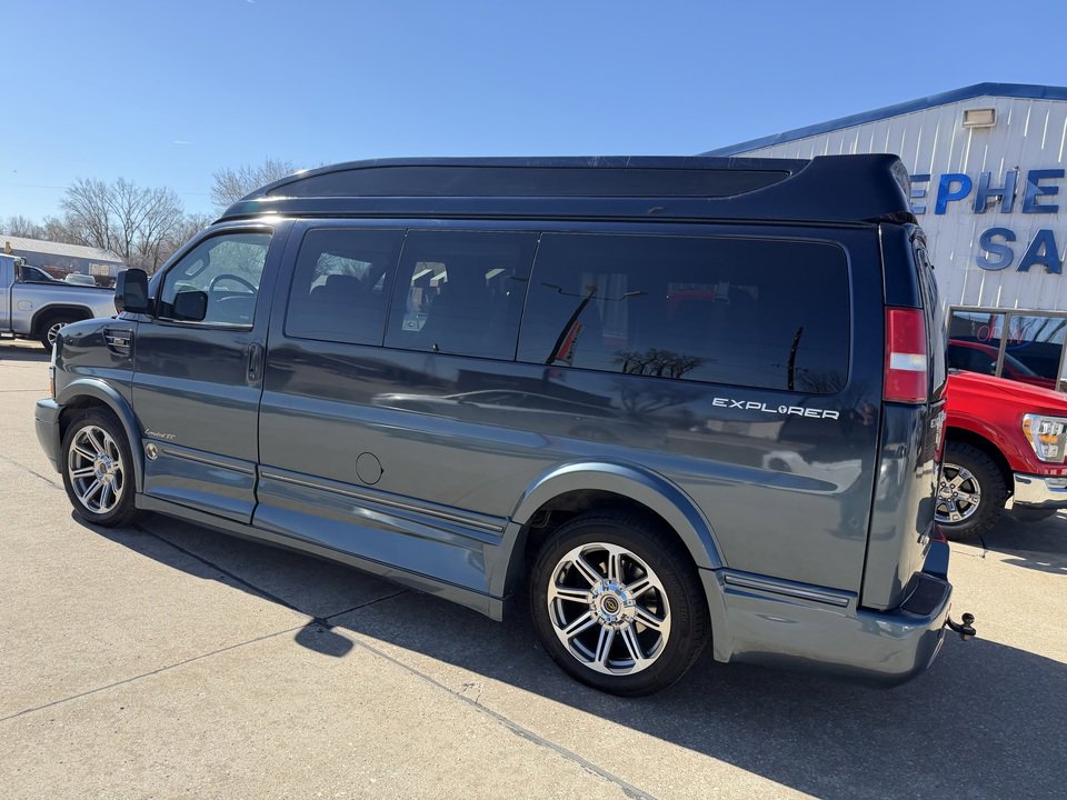 Used 2017 Chevrolet Express 2500 image 8