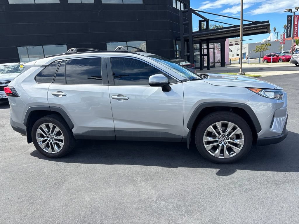 Used 2020 Toyota RAV4 XLE Premium w/ Carpet Mat Package FWD image 4