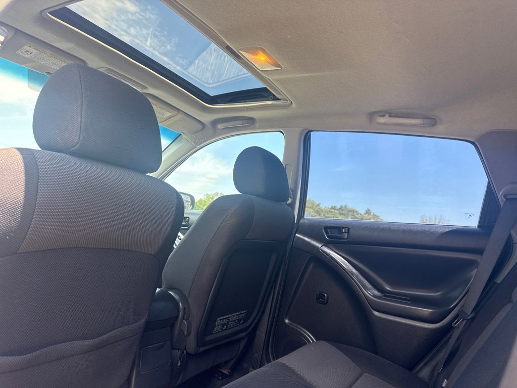 Used 2004 Pontiac Vibe w/ Moon And Tunes Value Package FWD image 20