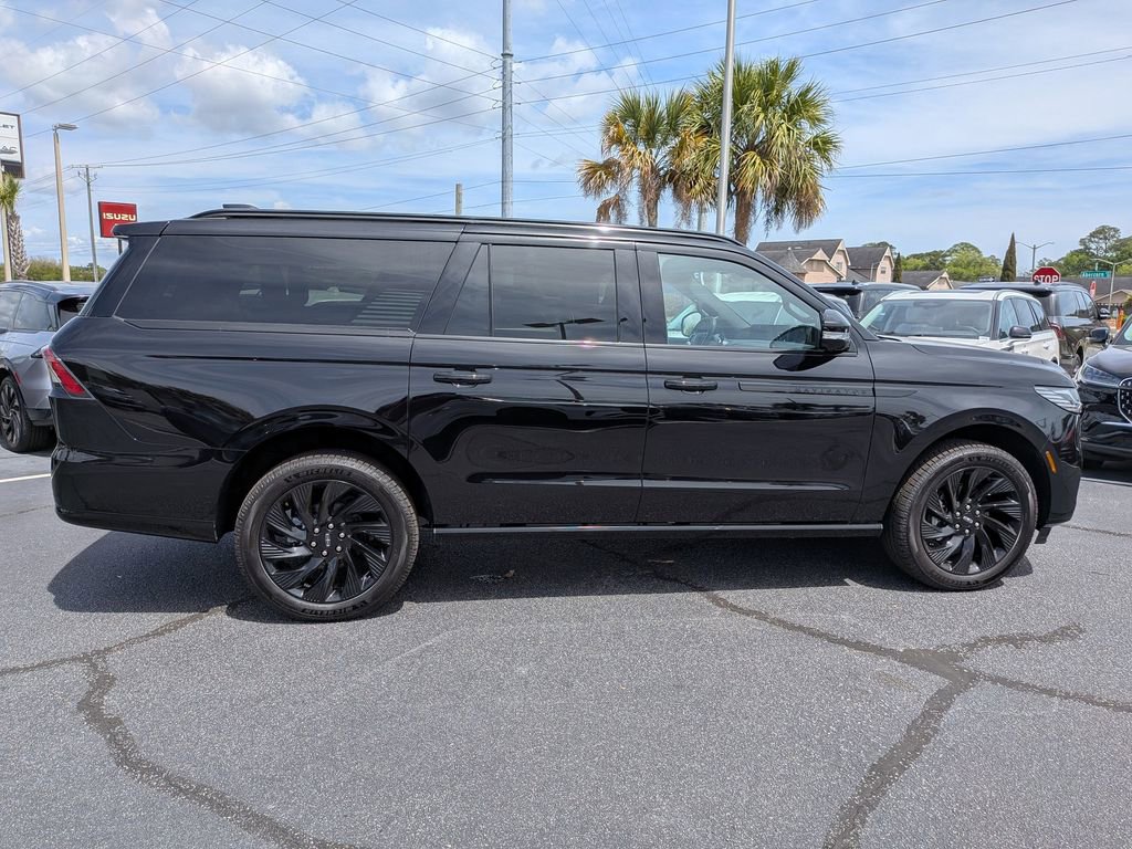 New 2026 Lincoln Navigator L Reserve w/ Jet Appearance Package AWD/4WD image 3