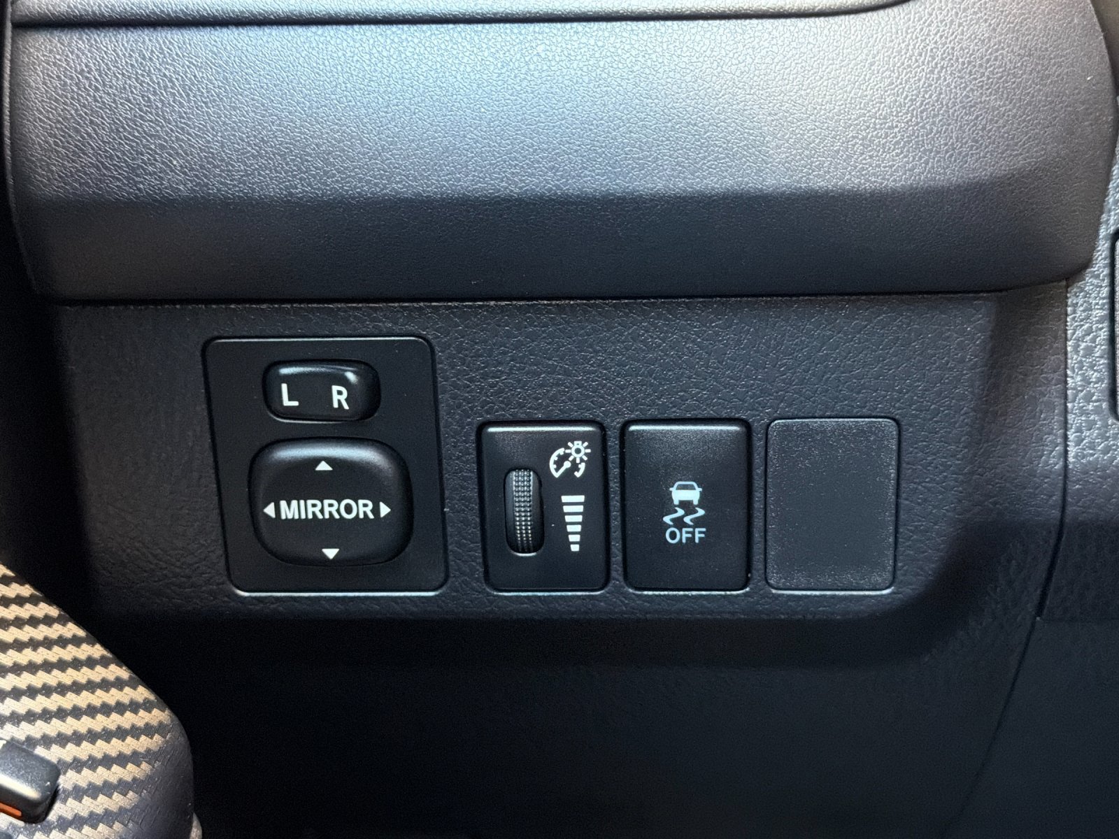 Used 2015 Toyota RAV4 LE FWD image 31