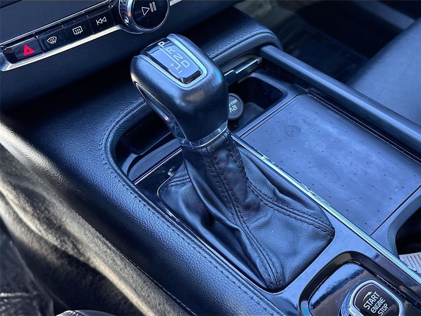 Used 2021 Volvo XC90 T5 Momentum w/ Climate Package FWD image 17