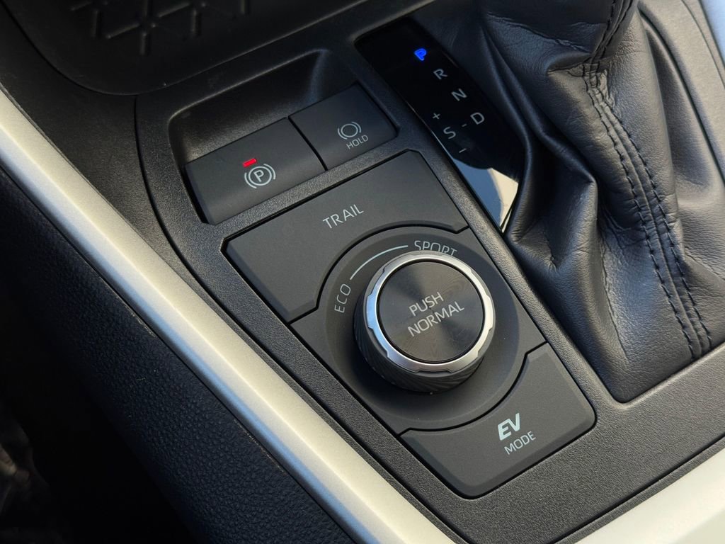 Certified 2025 Toyota RAV4 XLE image 30
