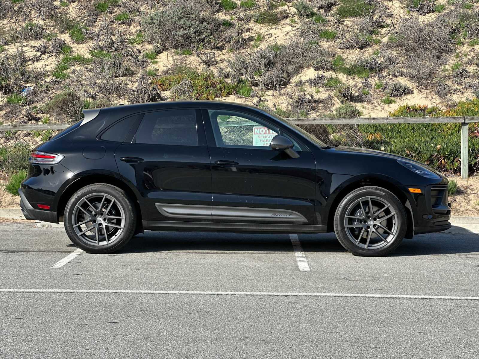 Certified 2025 Porsche Macan image 9