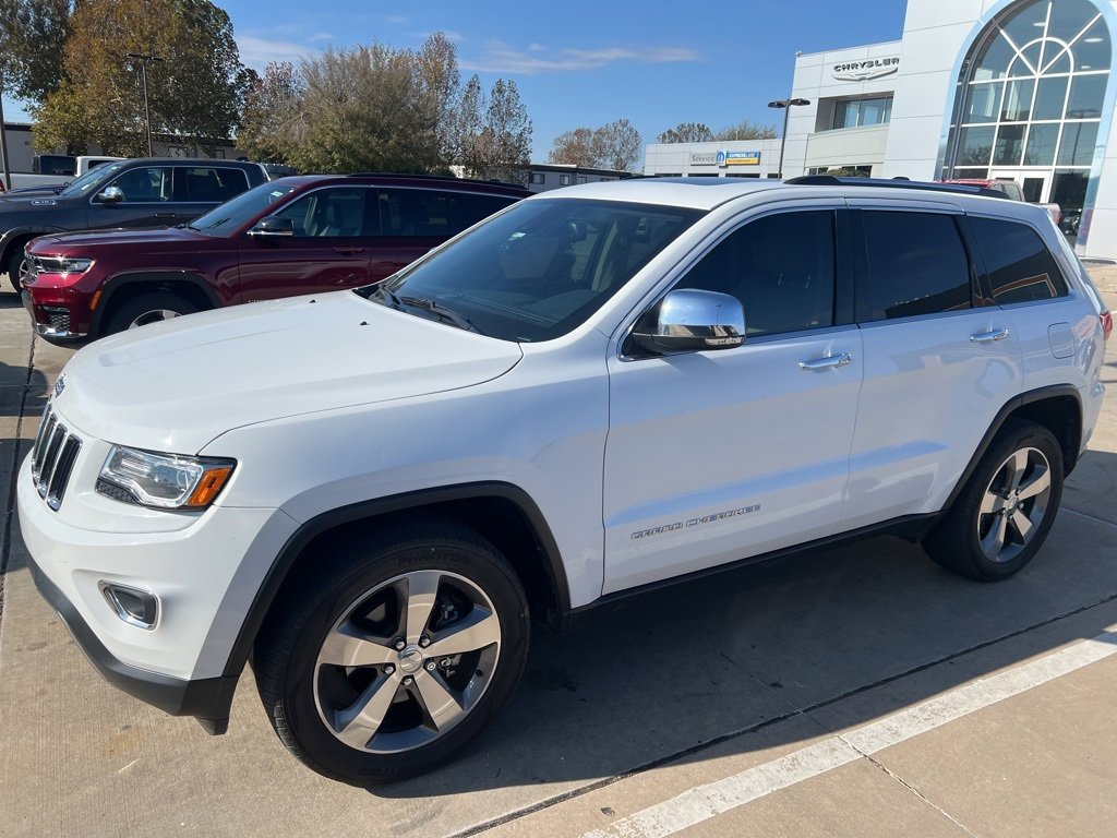 Used 2015 Jeep Grand Cherokee Limited w/ Luxury Group II image 2