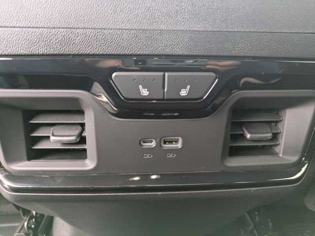 Used 2025 GMC Sierra 2500 AT4X image 16