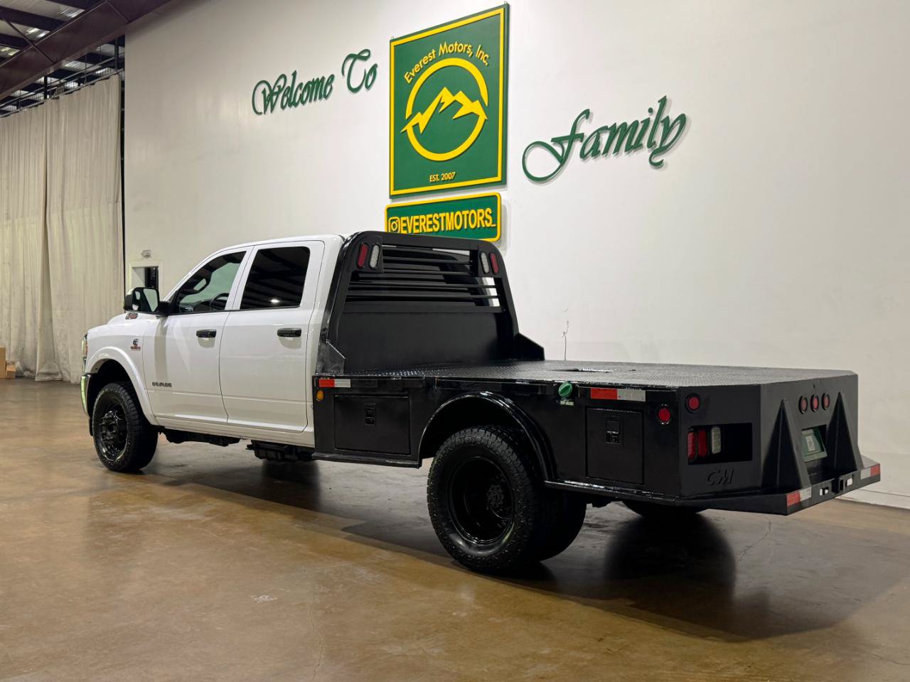 Used 2021 RAM 3500 Tradesman w/ Chrome Appearance Group AWD/4WD image 6