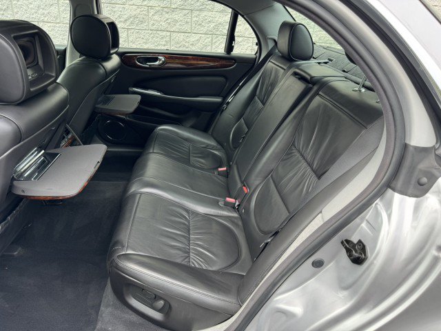 Used 2005 Jaguar XJ Vanden Plas Super V8 RWD image 7