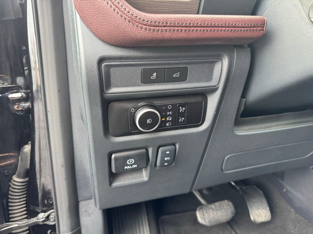 Used 2024 Ford Expedition Max Limited image 4