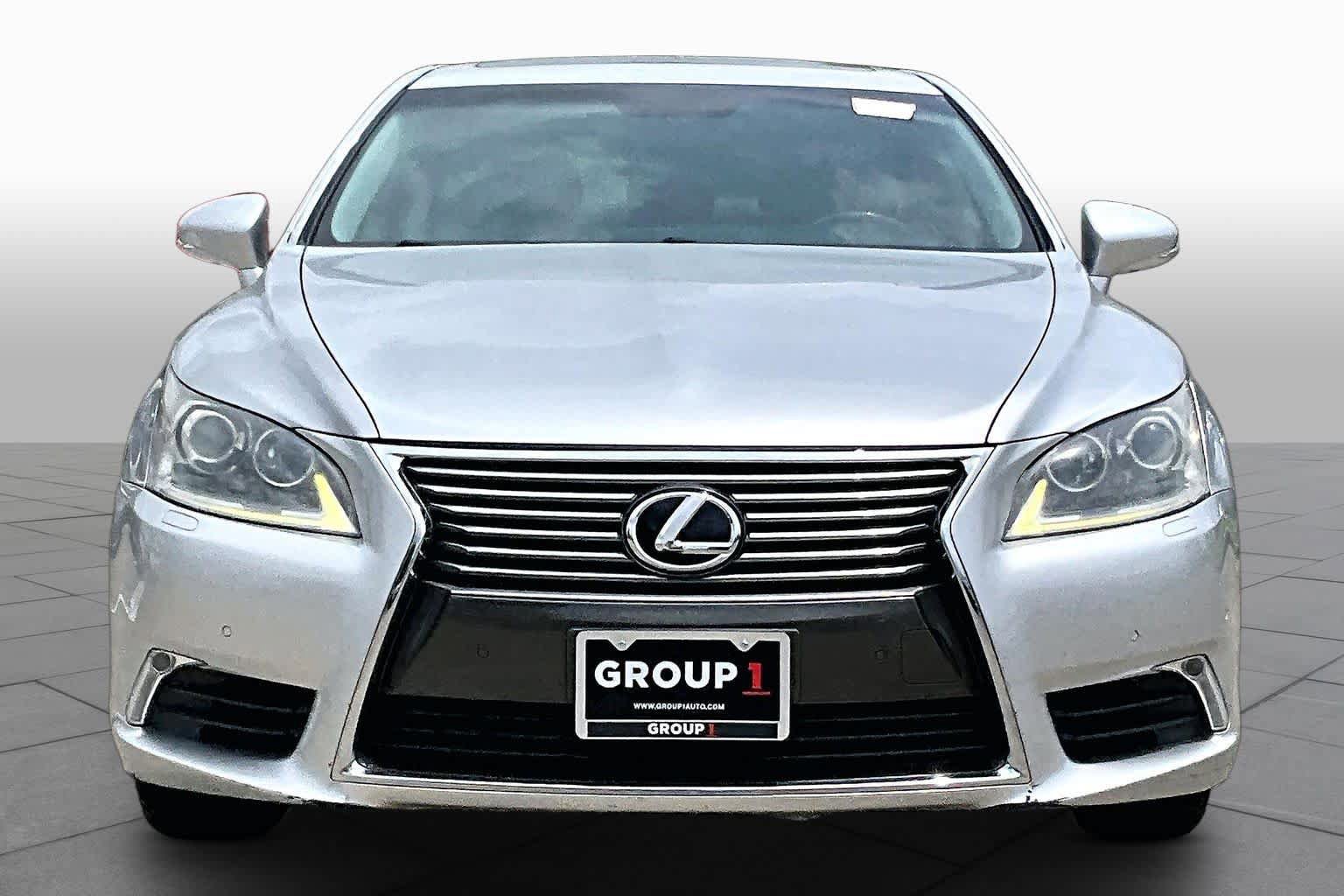 Used 2013 Lexus LS 460 w/ Comfort Pkg RWD image 4