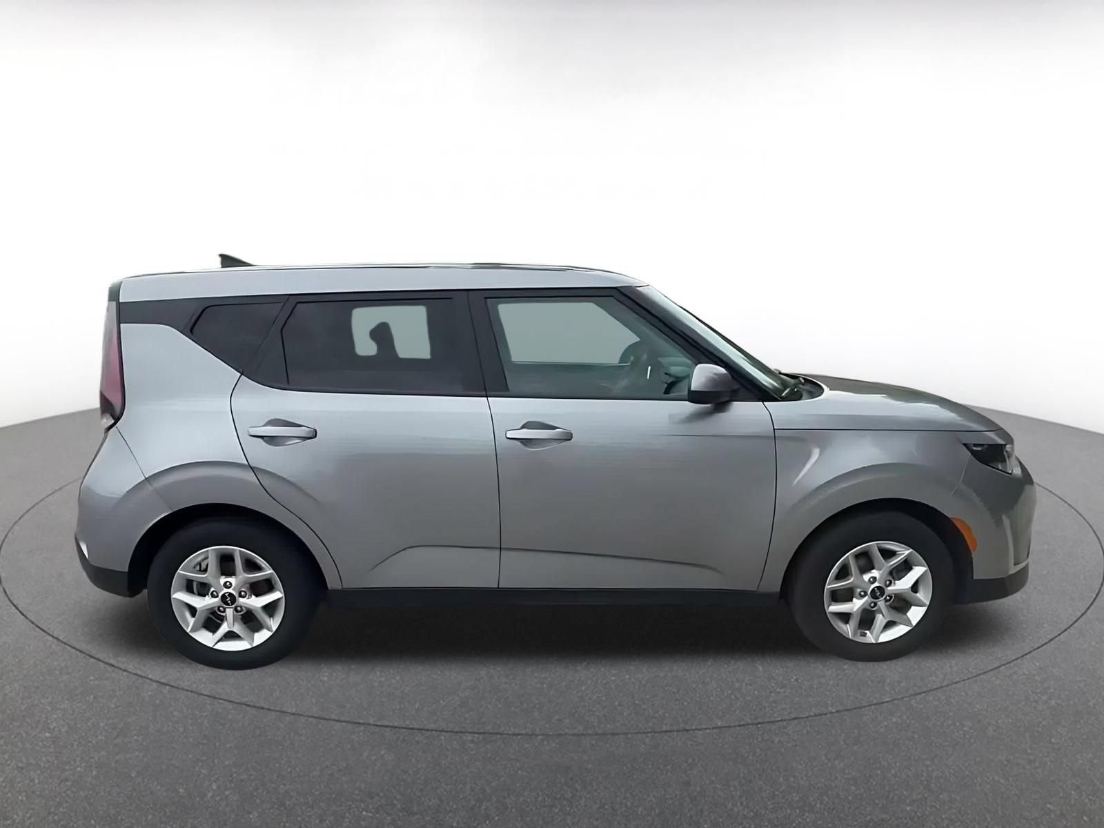Used 2025 Kia Soul LX w/ LX Technology Package FWD image 15