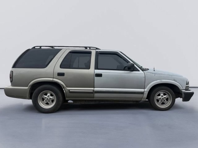 Used 2001 Chevrolet Blazer LS w/ Preferred Equipment Group RWD image 2