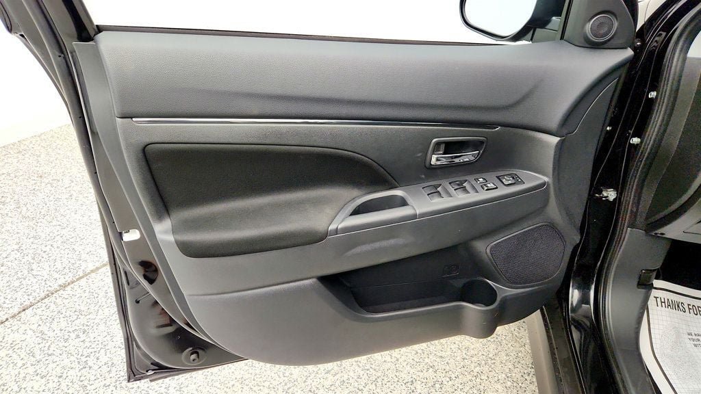Used 2025 Mitsubishi Outlander Sport LE AWD/4WD image 10