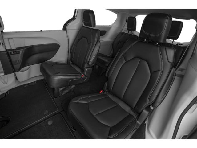 Certified 2023 Chrysler Pacifica Touring-L image 16