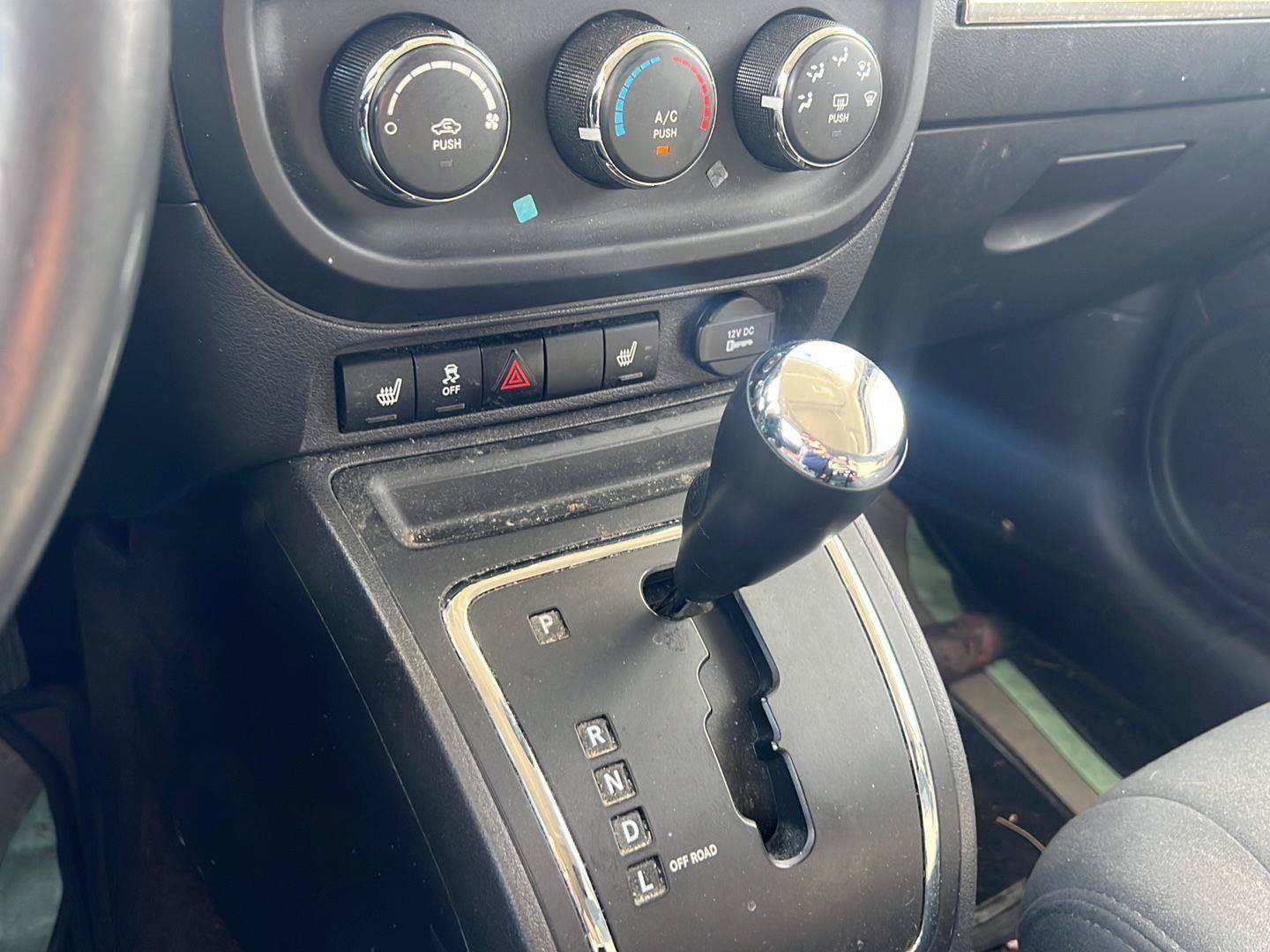Used 2017 Jeep Patriot Latitude AWD/4WD image 13