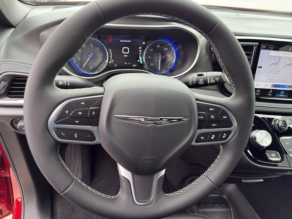 New 2026 Chrysler Pacifica Select AWD/4WD image 16