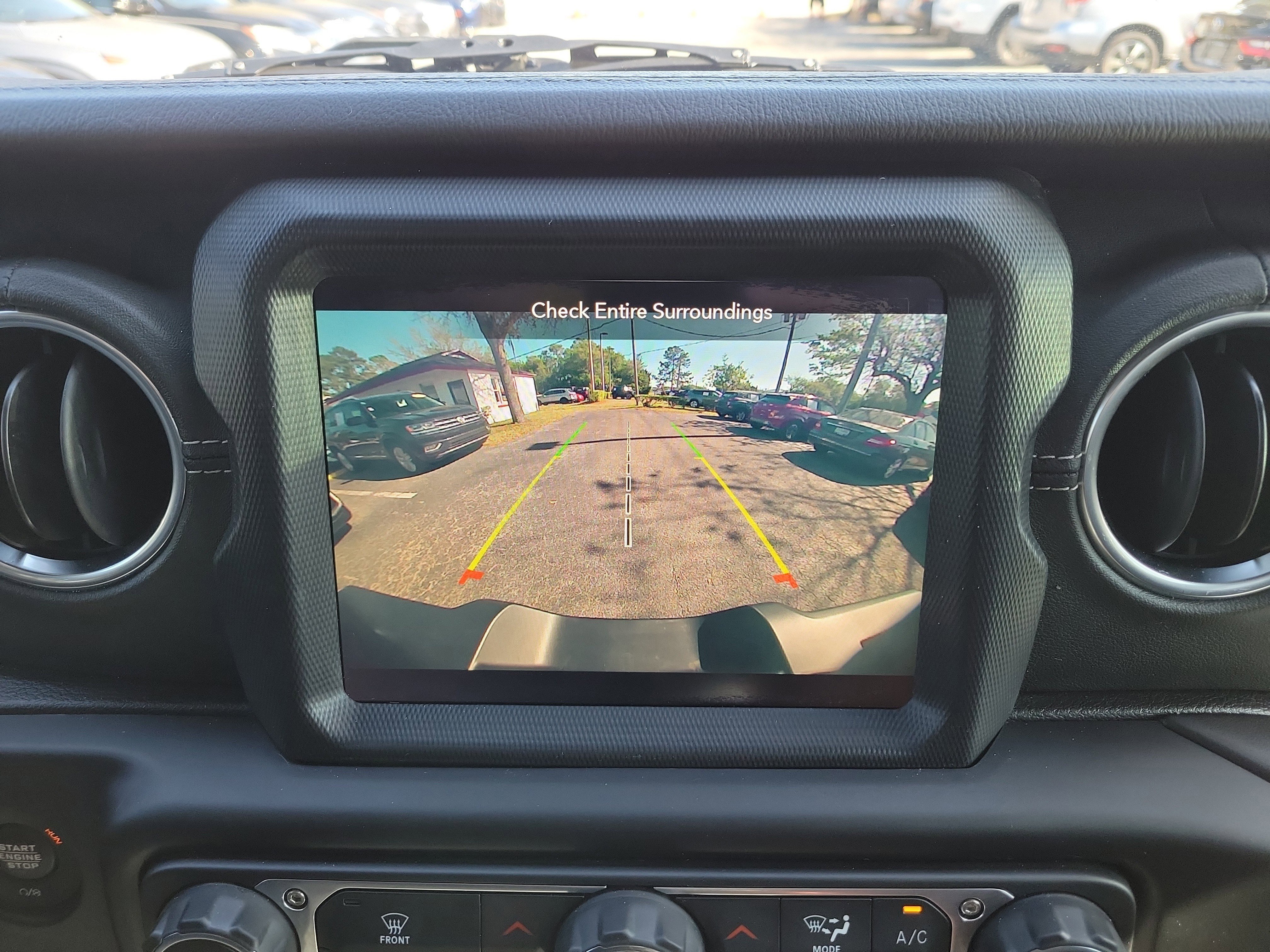 Used 2020 Jeep Wrangler Unlimited Sahara AWD/4WD image 33