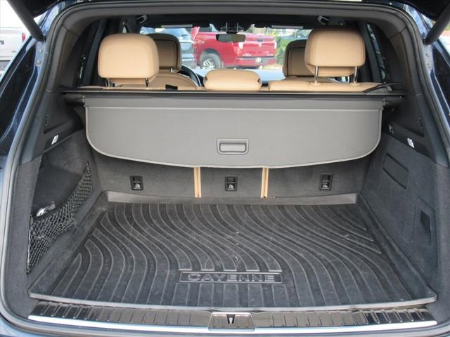 Used 2020 Porsche Cayenne image 32
