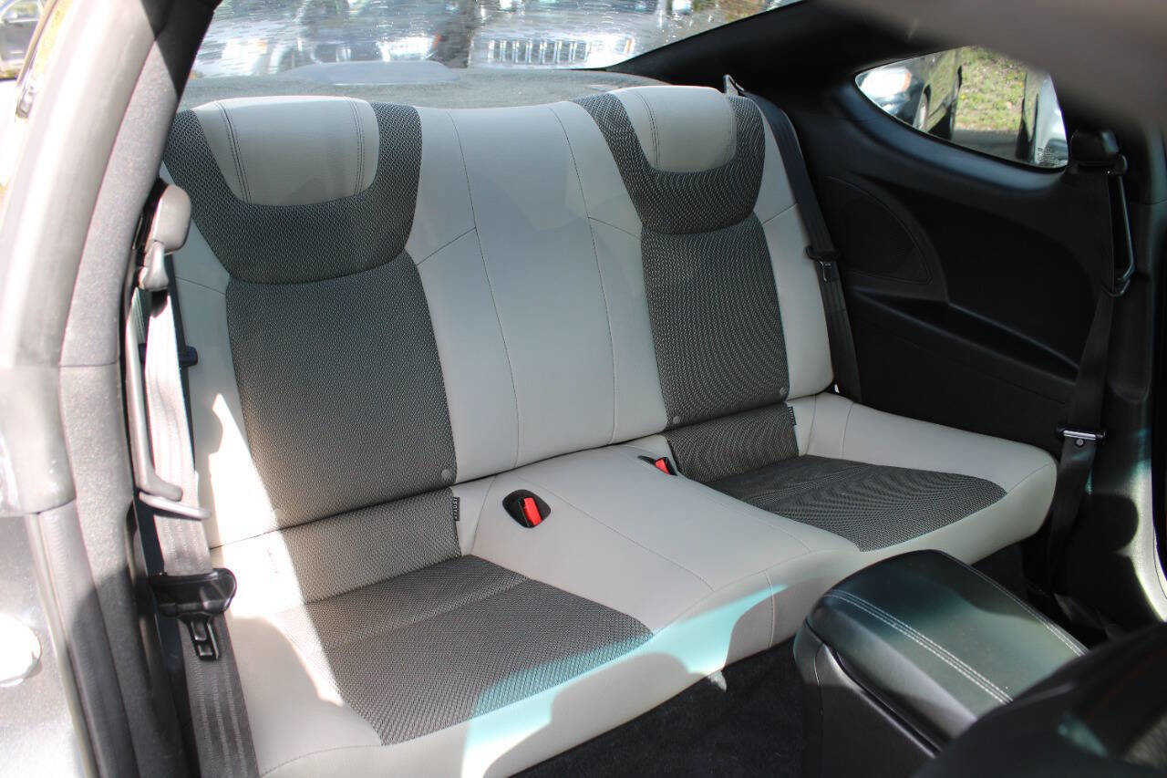 Used 2015 Hyundai Genesis 3.8 RWD image 26