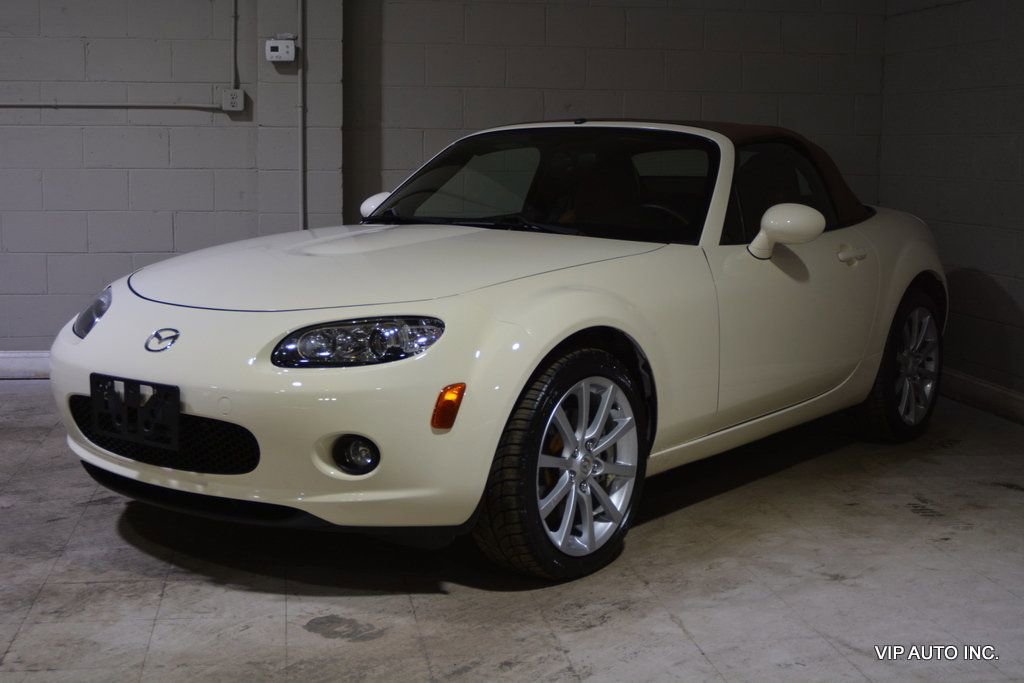 Used 2006 MAZDA MX-5 Miata Grand Touring image 2