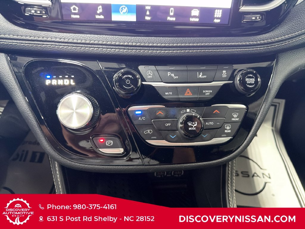 Used 2025 Chrysler Pacifica Limited FWD image 21