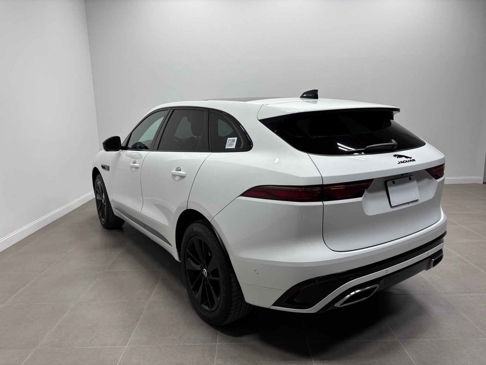 New 2025 Jaguar F-PACE R-Dynamic S AWD/4WD image 10