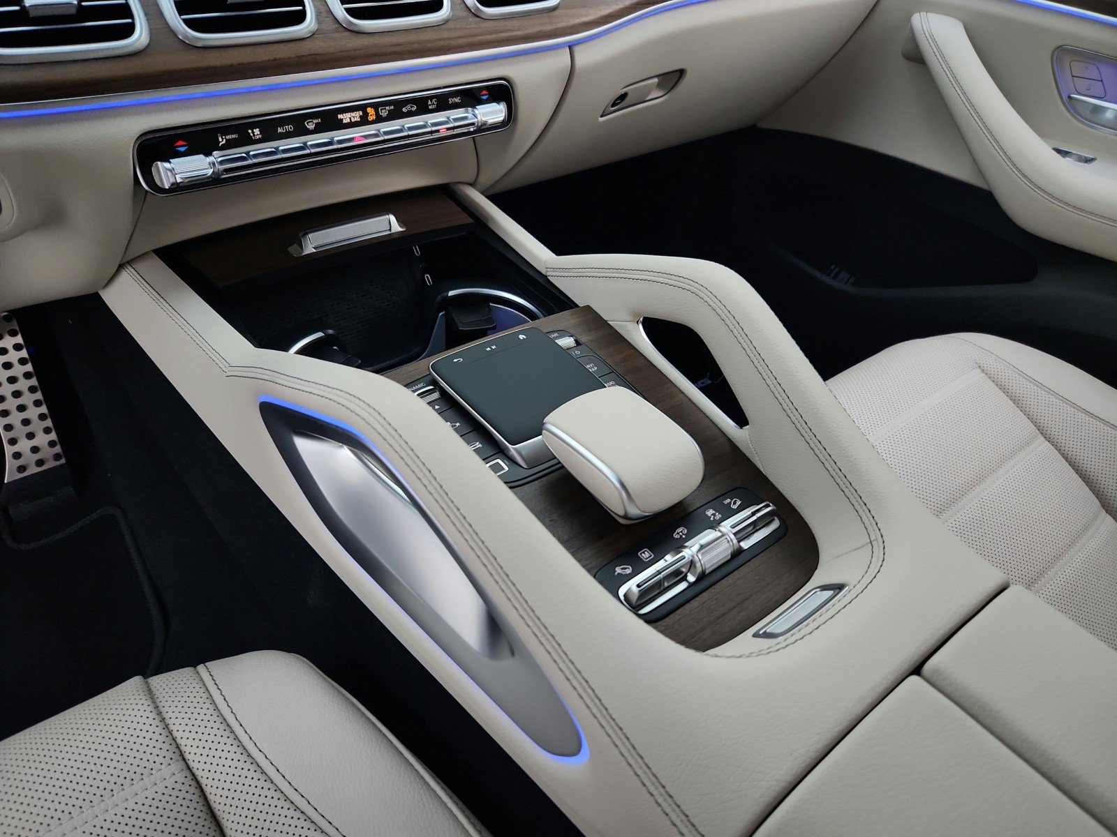 New 2026 Mercedes-Benz GLS 580 4MATIC image 21