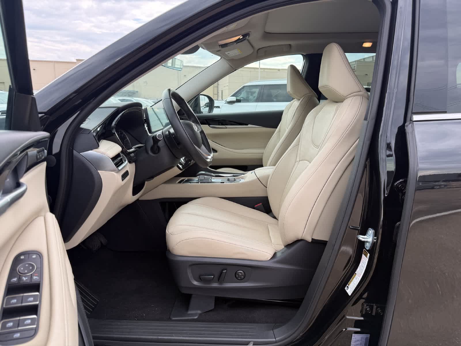 Certified 2024 INFINITI QX60 Pure FWD image 16