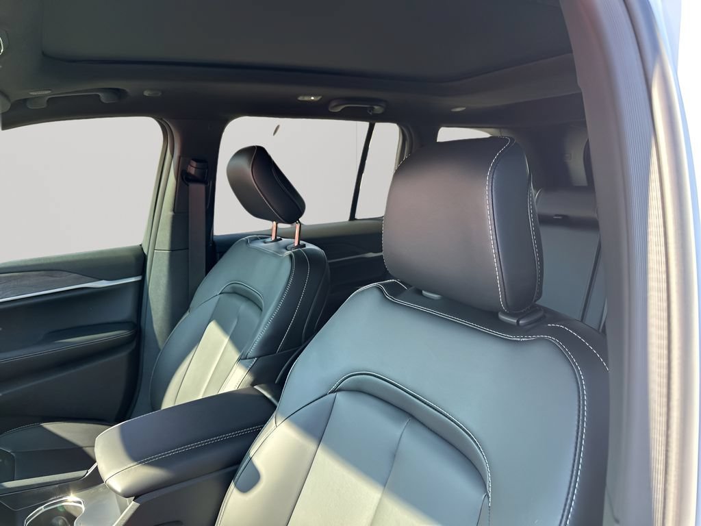New 2026 Jeep Grand Cherokee Limited w/ Limited Altitude Package AWD/4WD image 29