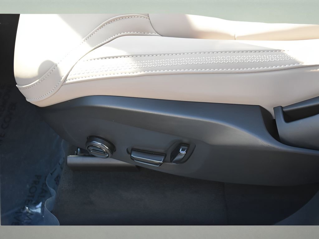 New 2026 Volvo XC90 B6 Plus w/ Protection Package Premier image 34