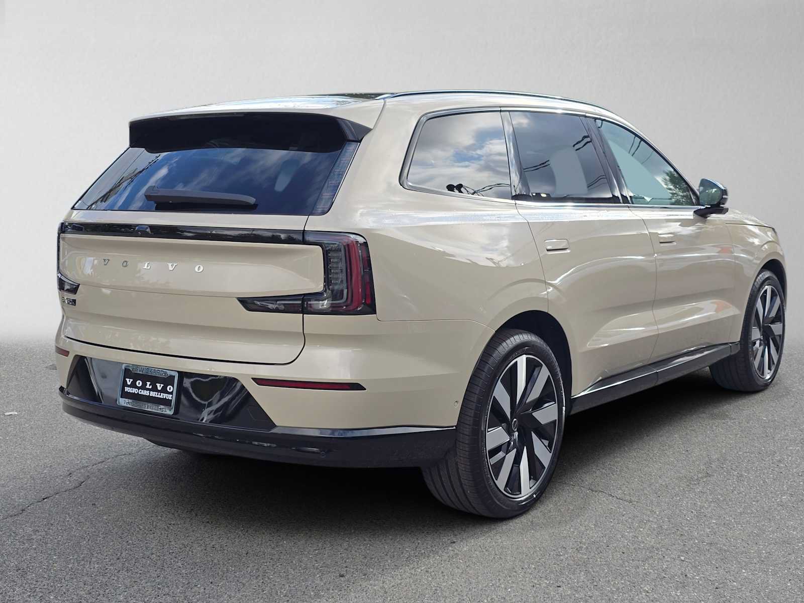 New 2026 Volvo EX90 Ultra AWD/4WD image 3