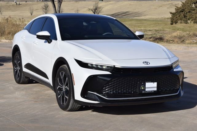 Used 2023 Toyota Crown Limited image 19