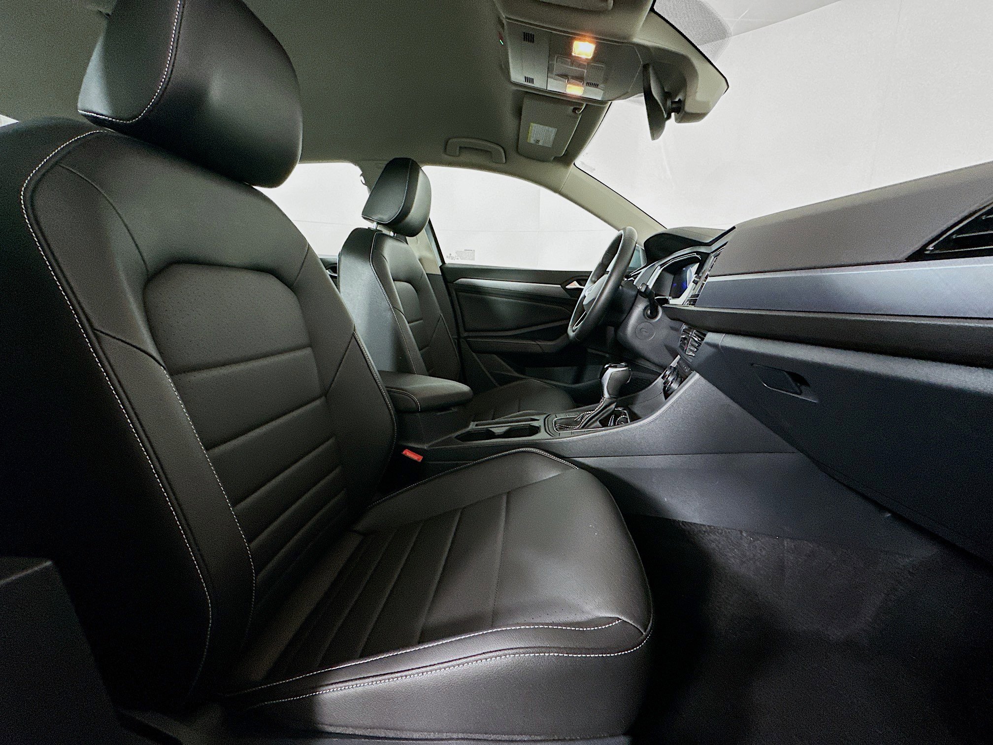 Used 2024 Volkswagen Jetta SE image 29