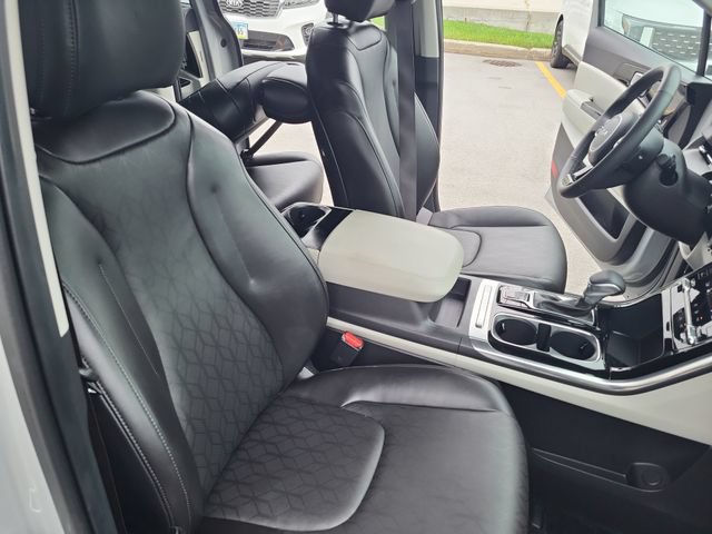 Certified 2024 Kia Carnival EX FWD image 17