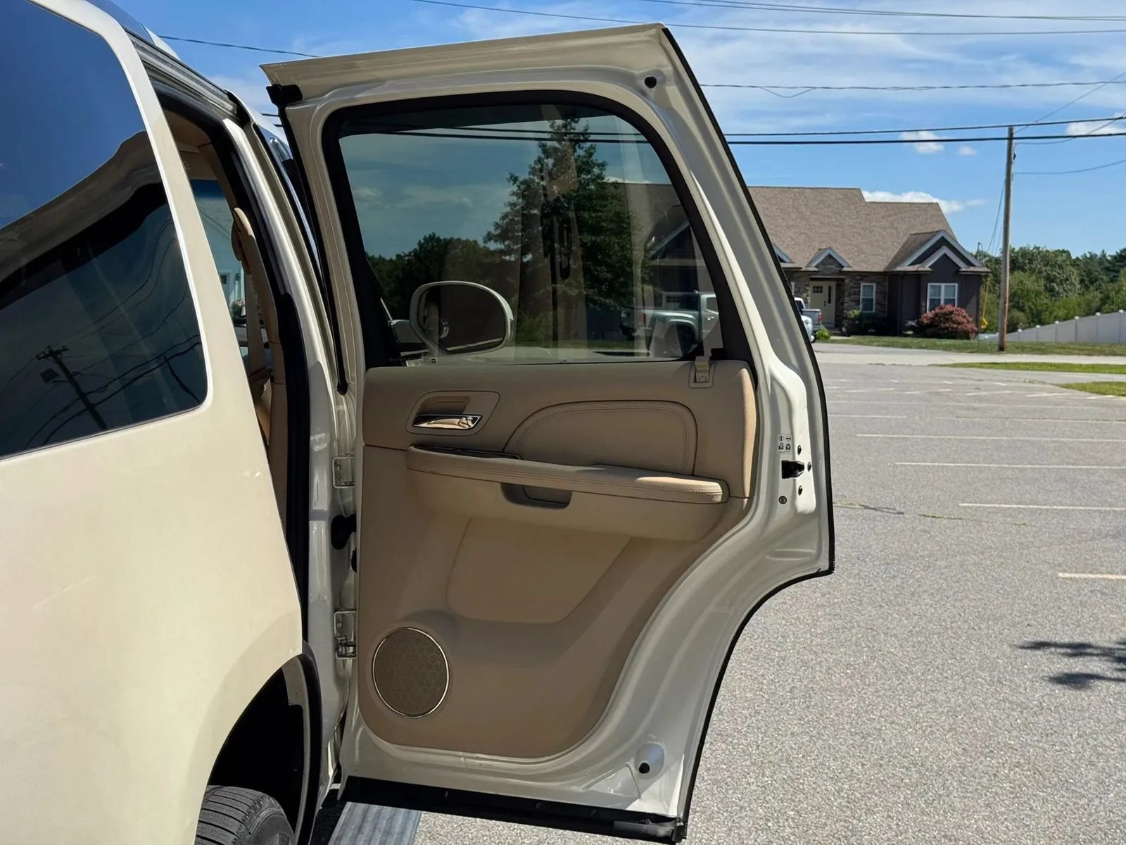 Used 2012 Cadillac Escalade Premium AWD/4WD image 17