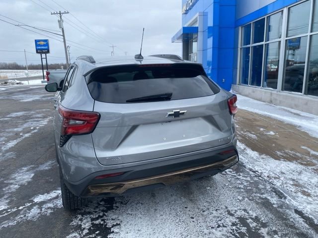 Used 2024 Chevrolet Trax ACTIV w/ Sunroof Package image 3