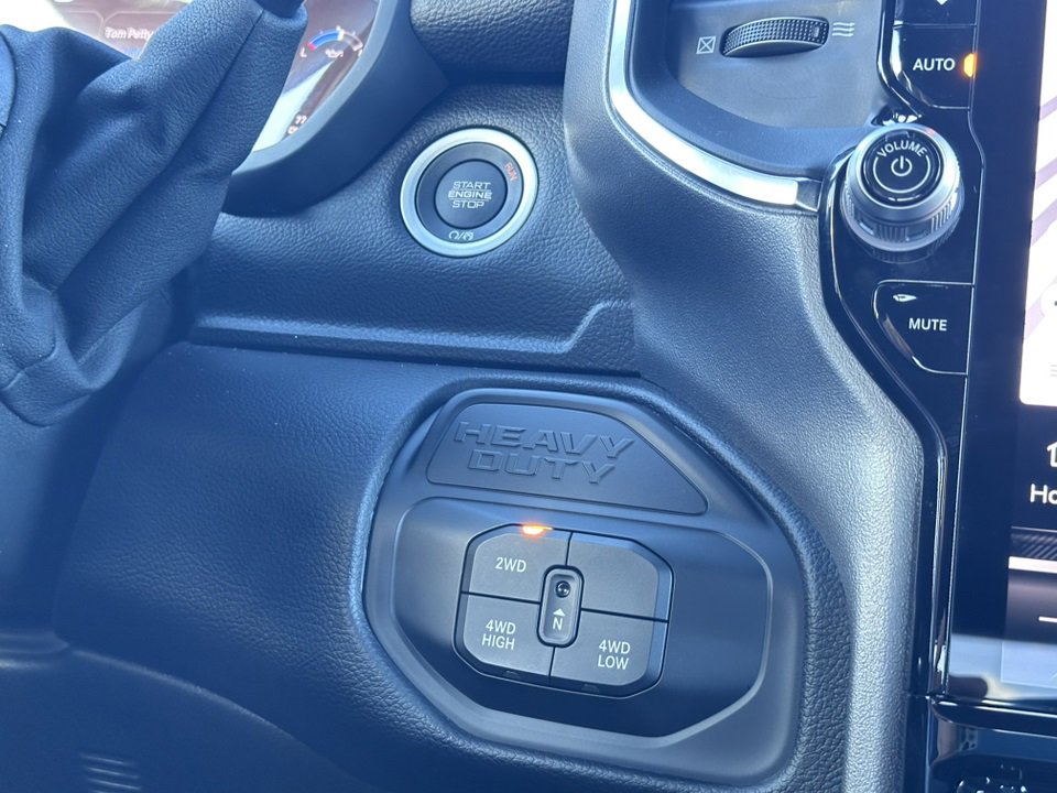 Used 2025 RAM 3500 Laramie image 34