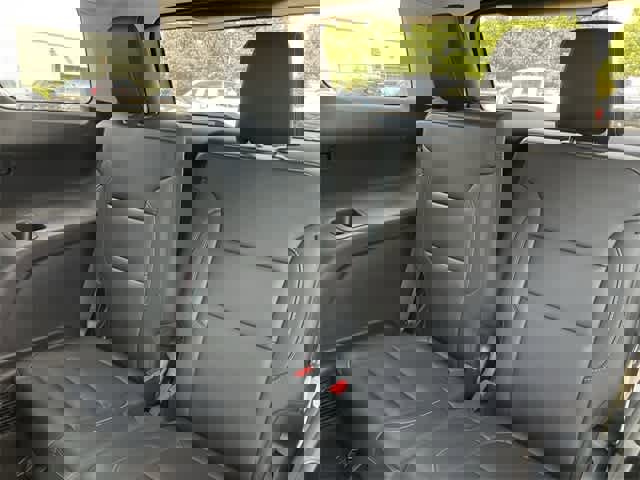 Used 2023 GMC Acadia SLT image 16