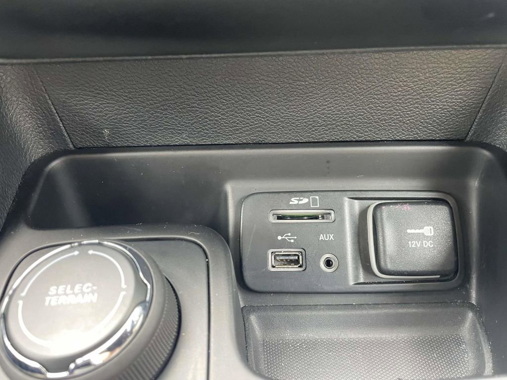 Used 2017 Jeep Cherokee Limited w/ Trailer Tow Group AWD/4WD image 27