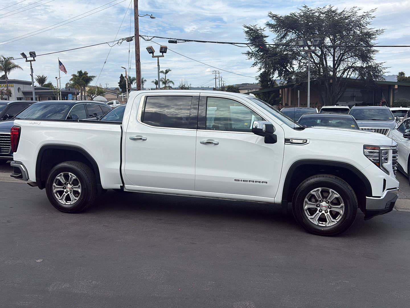 Used 2023 GMC Sierra 1500 SLT w/ SLT Convenience Package AWD/4WD image 3