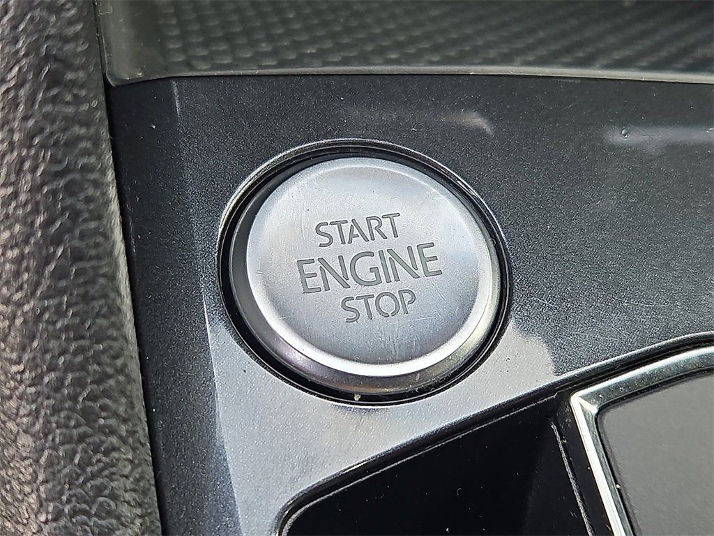 Used 2018 Volkswagen Tiguan SEL image 25