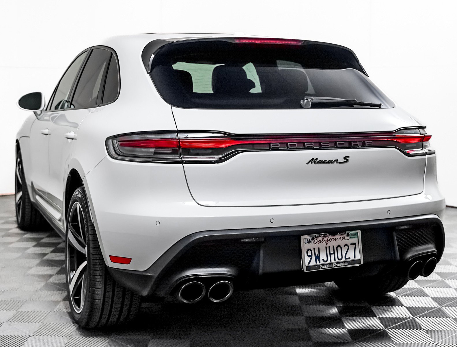 Certified 2025 Porsche Macan S AWD/4WD image 3