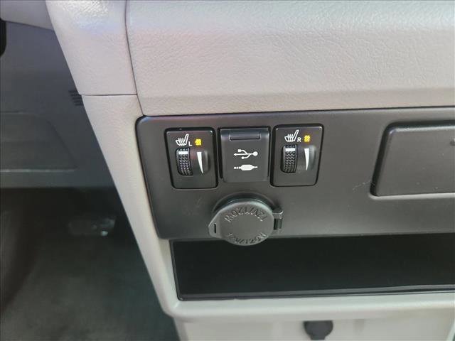 Used 2020 Toyota Sienna XLE w/ XLE Navigation Package FWD image 24