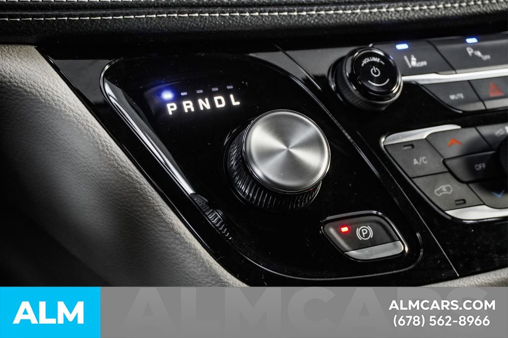 Used 2024 Chrysler Pacifica Select image 29