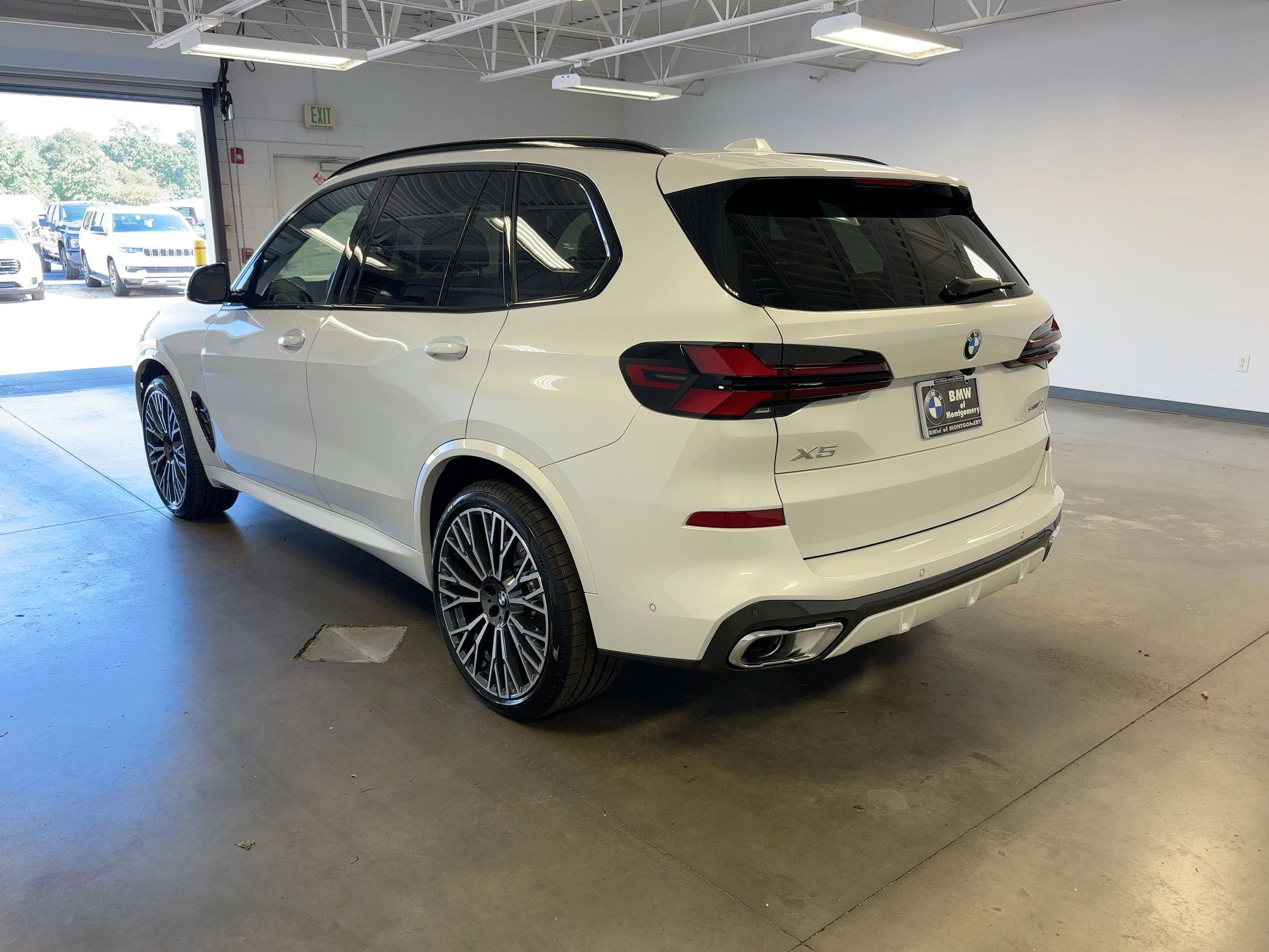 New 2026 BMW X5 sDrive40i w/ M Sport Package image 3