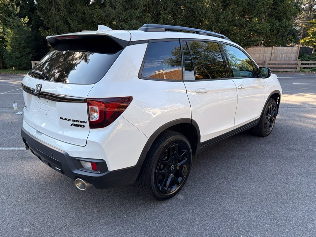 Used 2024 Honda Passport Black Edition image 9
