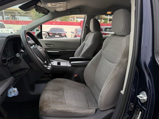 Used 2021 Toyota Sienna LE FWD image 25