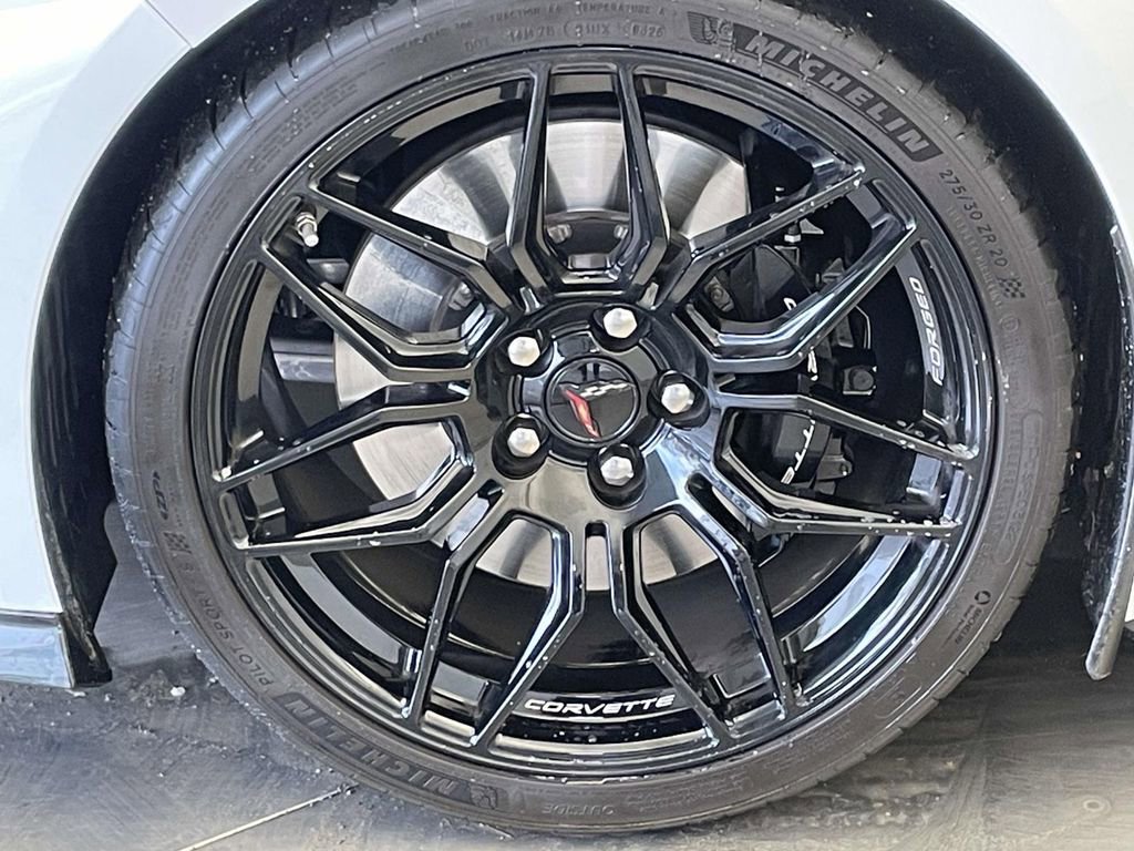 Used 2025 Chevrolet Corvette Z06 image 11