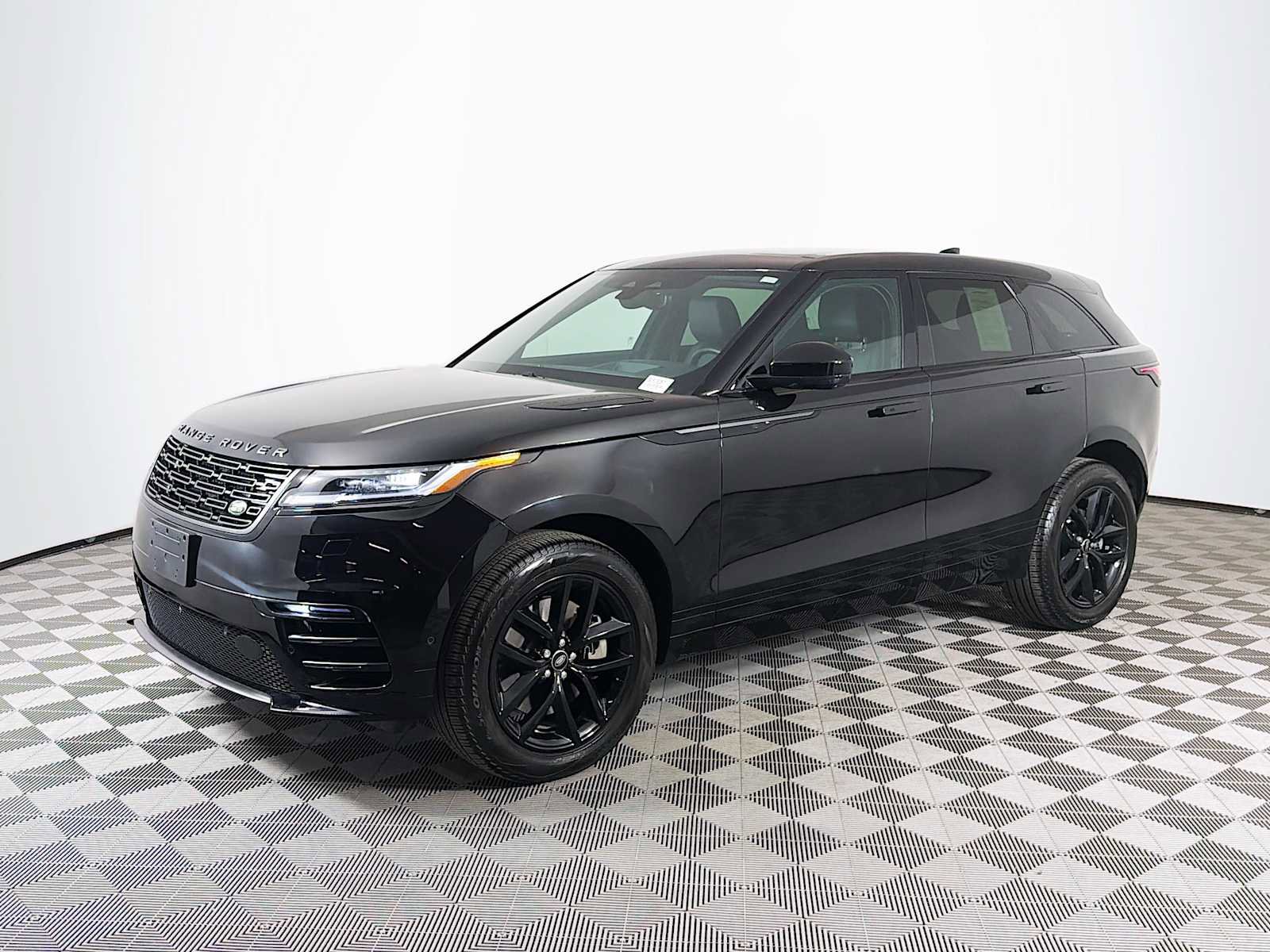 Used 2026 Land Rover Range Rover Velar Dynamic SE AWD/4WD image 1